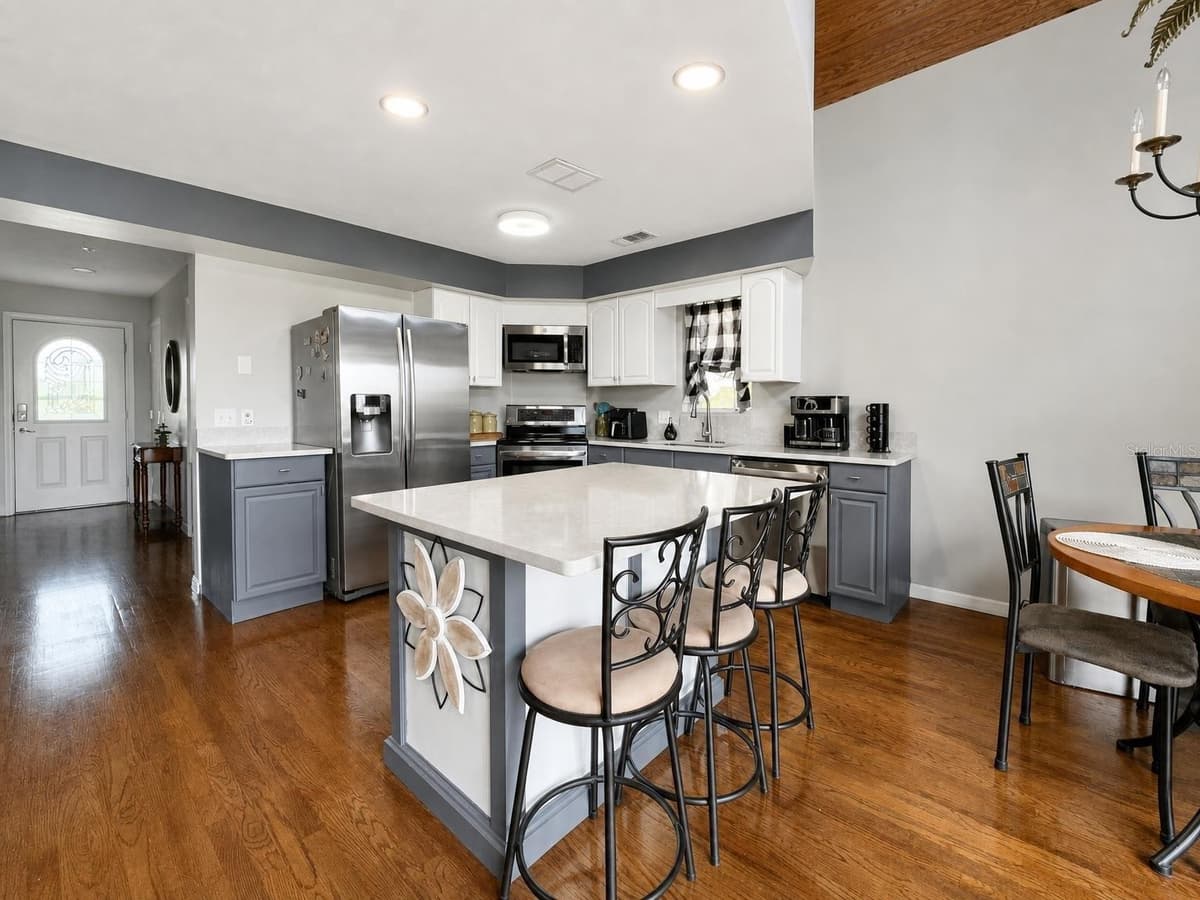 155 DANFORTH DR — photo 4 of 6