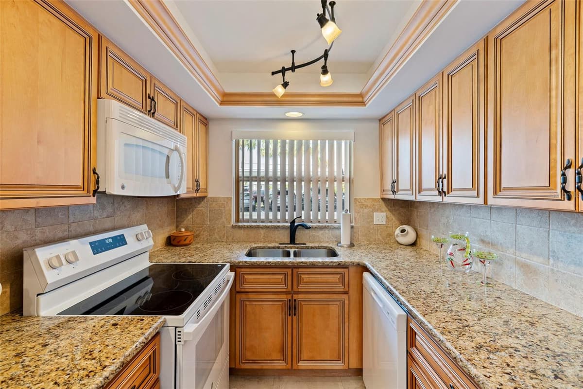 6363 GULF WINDS DRIVE — photo 11 of 26