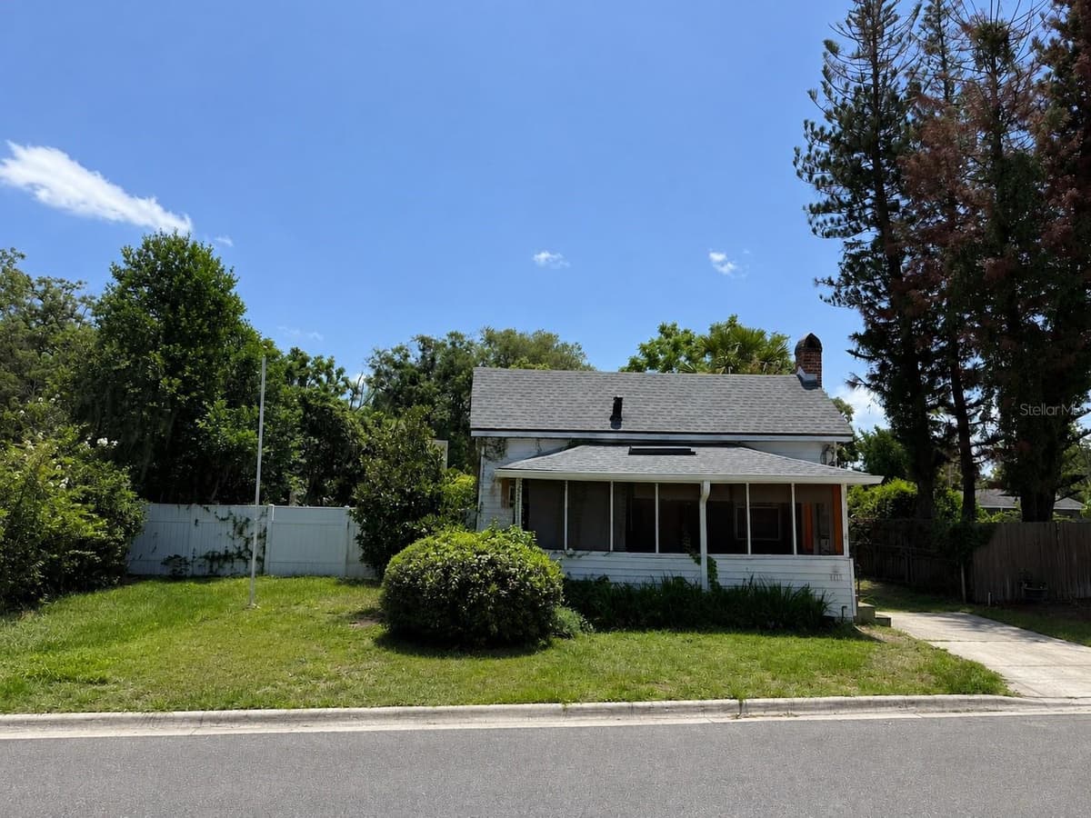 1101 HAMPTON AVENUE — photo 1 of 10