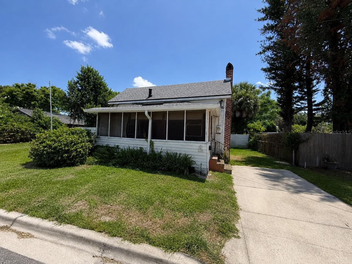 1101 HAMPTON AVENUE — photo 3 of 10