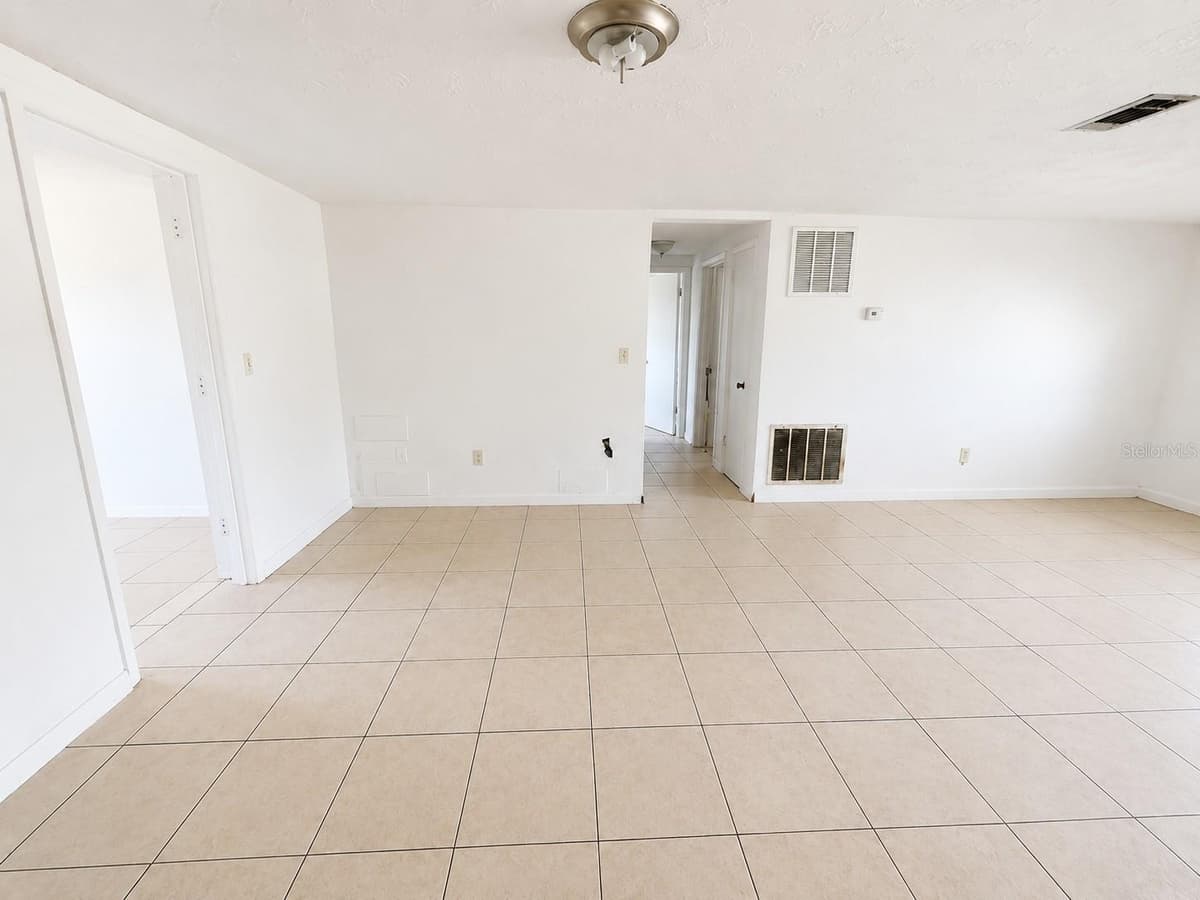 3303 EISENHOWER DRIVE — photo 3 of 11
