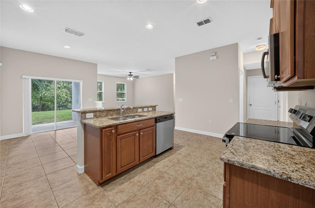 5202 ROYCE DRIVE — photo 14 of 76