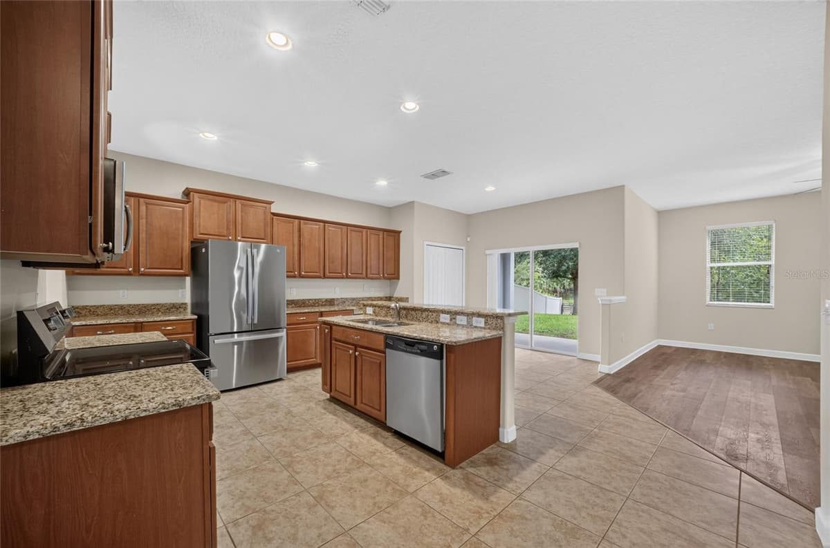 5202 ROYCE DRIVE — photo 16 of 76