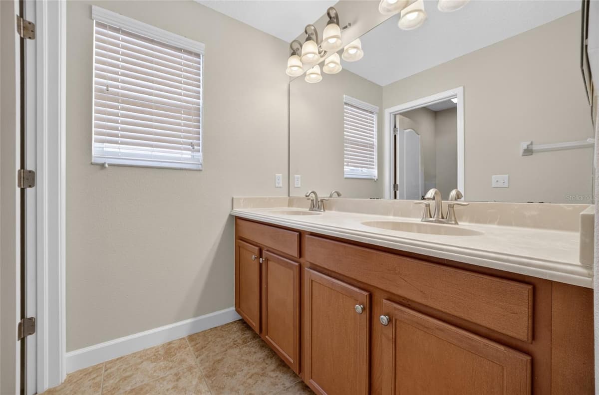 5202 ROYCE DRIVE — photo 46 of 76