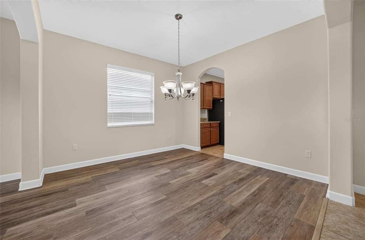 5202 ROYCE DRIVE — photo 10 of 76