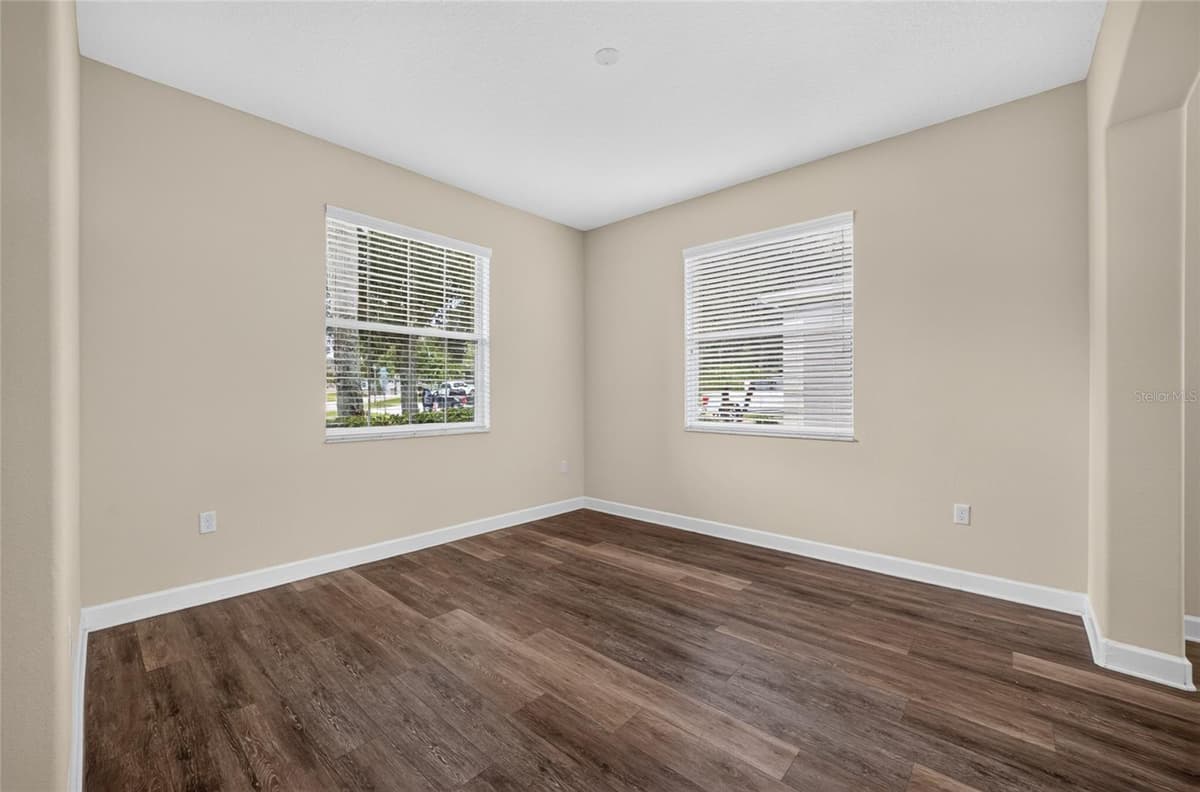 5202 ROYCE DRIVE — photo 8 of 76