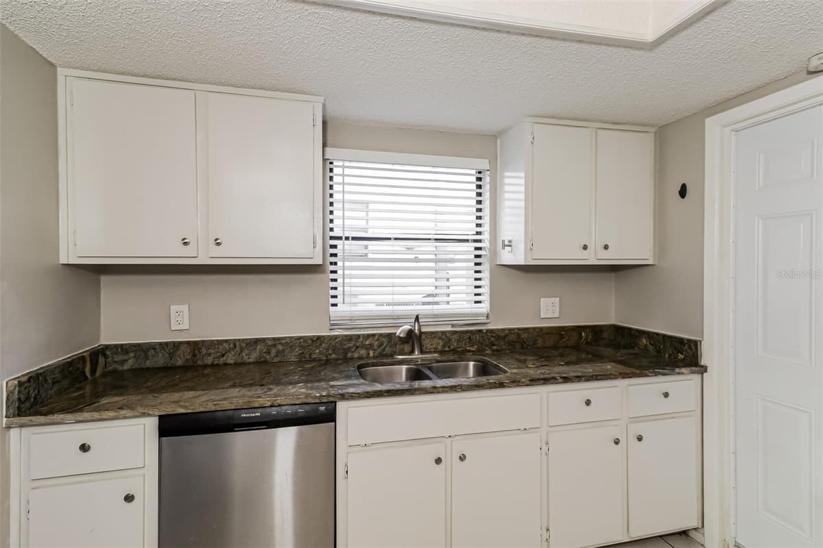 11322 WOLF COURT — photo 6 of 21