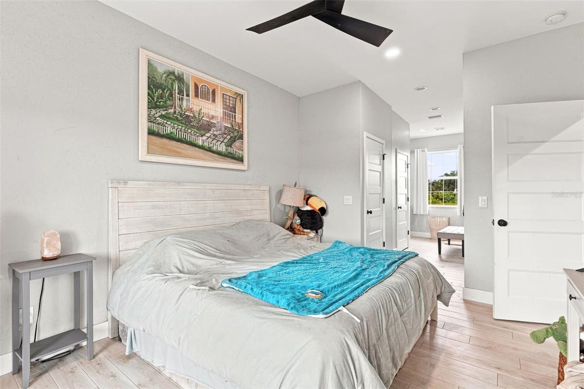 4651 PROVAU AVENUE — photo 14 of 35