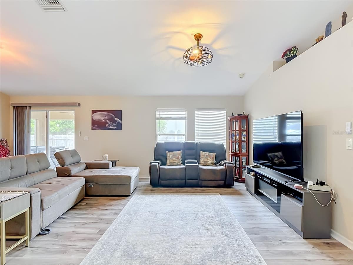 2221 3RD AVENUE — photo 7 of 51
