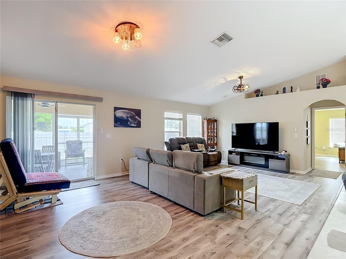 2221 3RD AVENUE — photo 9 of 51