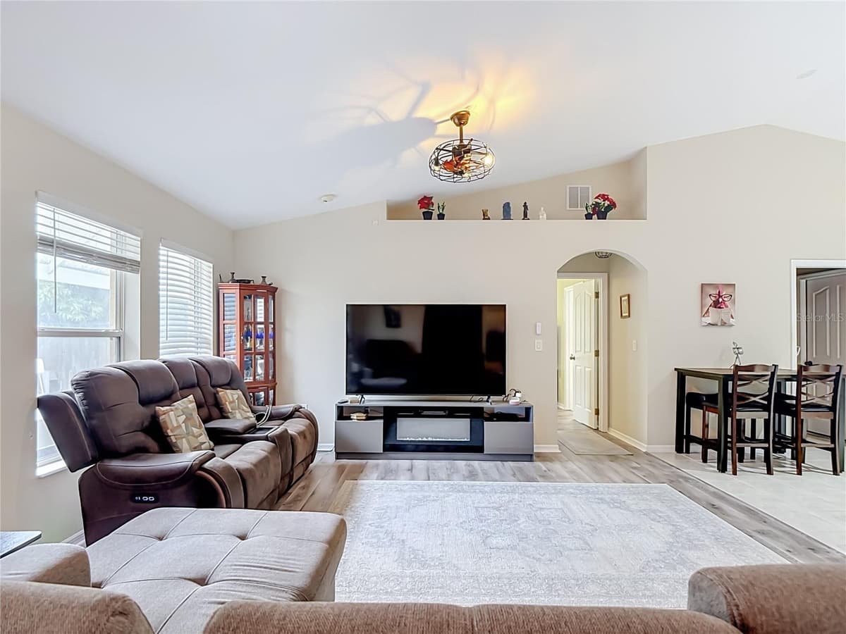 2221 3RD AVENUE — photo 6 of 51