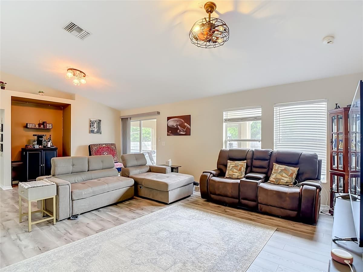 2221 3RD AVENUE — photo 8 of 51