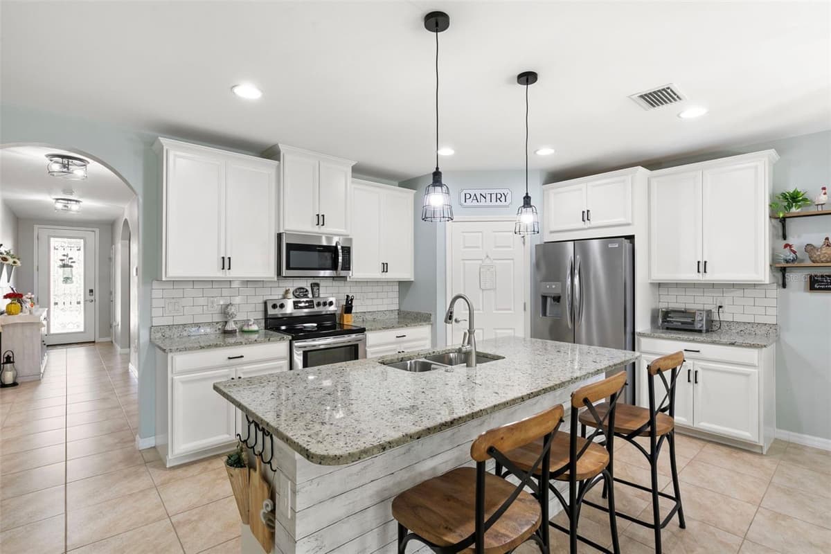 3215 BIRCHIN LANE — photo 4 of 41