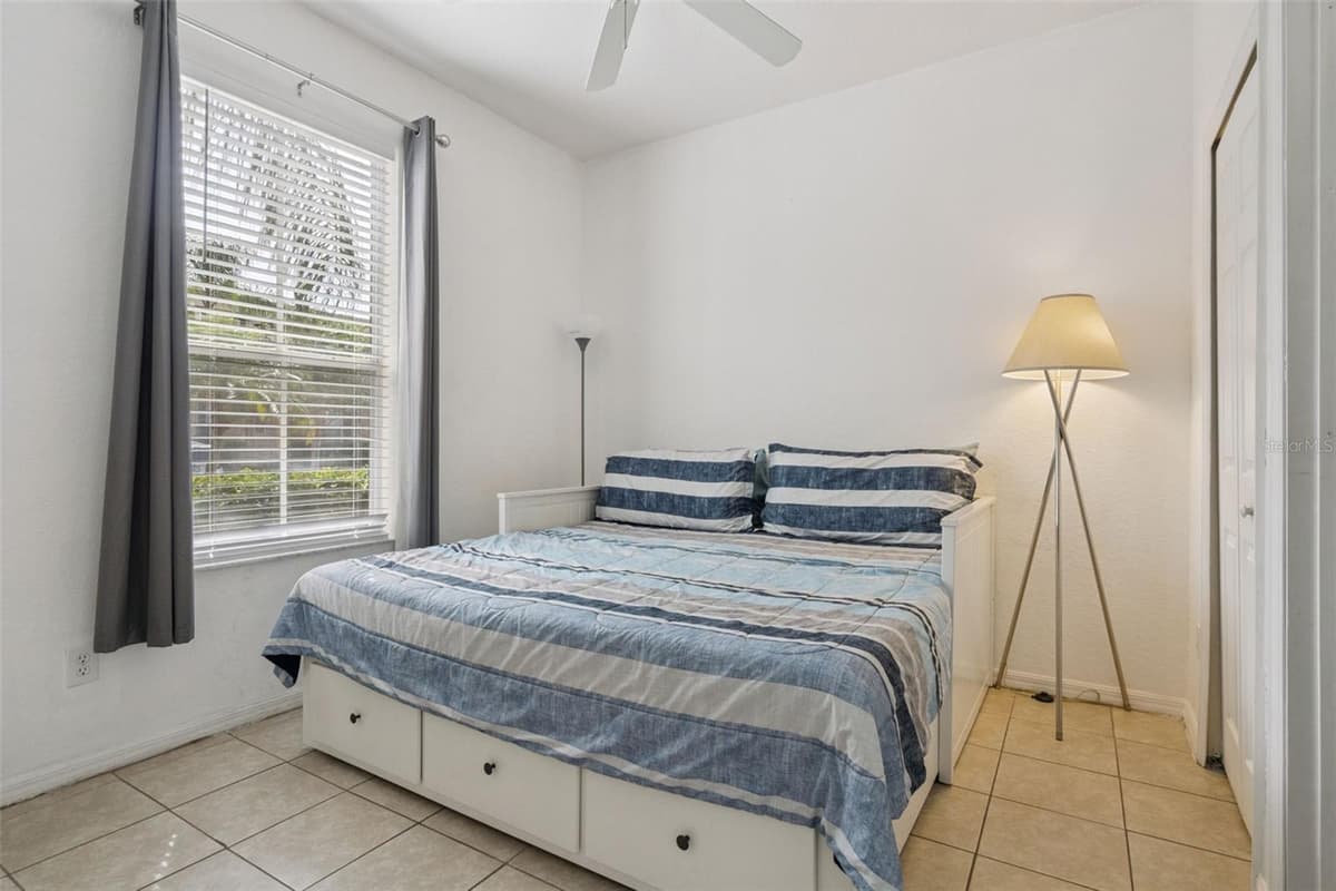 245 CAMBRIA AVENUE — photo 11 of 33