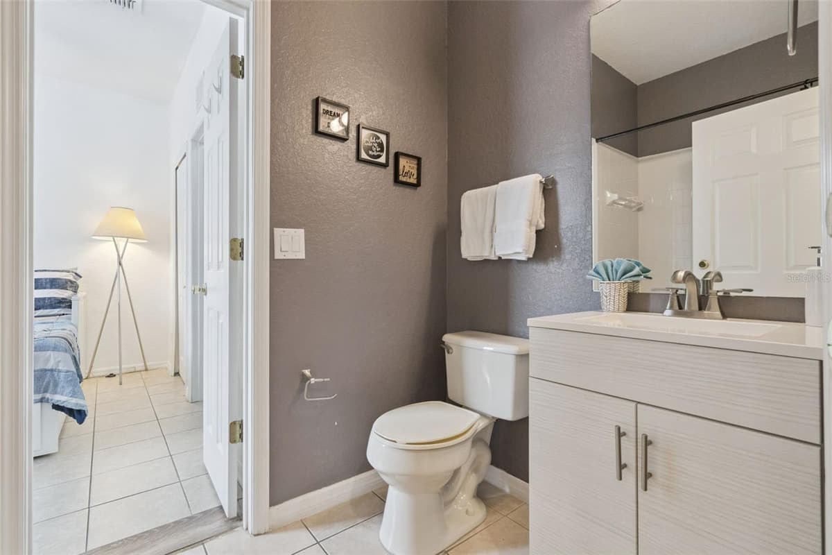 245 CAMBRIA AVENUE — photo 13 of 33