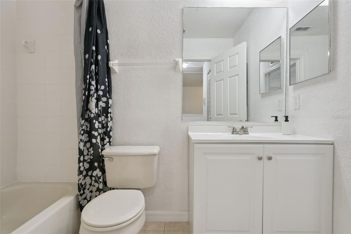 245 CAMBRIA AVENUE — photo 20 of 33