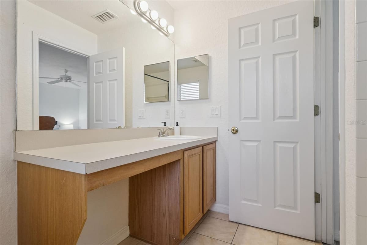 245 CAMBRIA AVENUE — photo 18 of 33