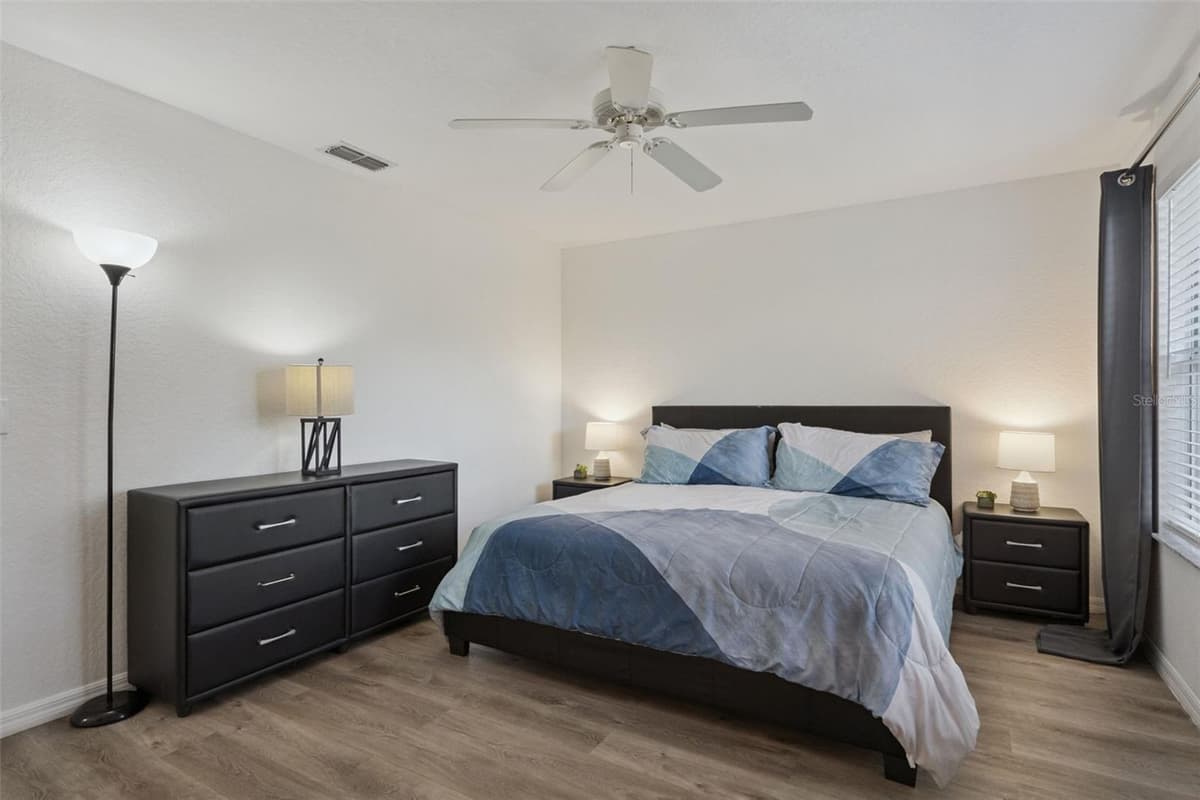 245 CAMBRIA AVENUE — photo 15 of 33