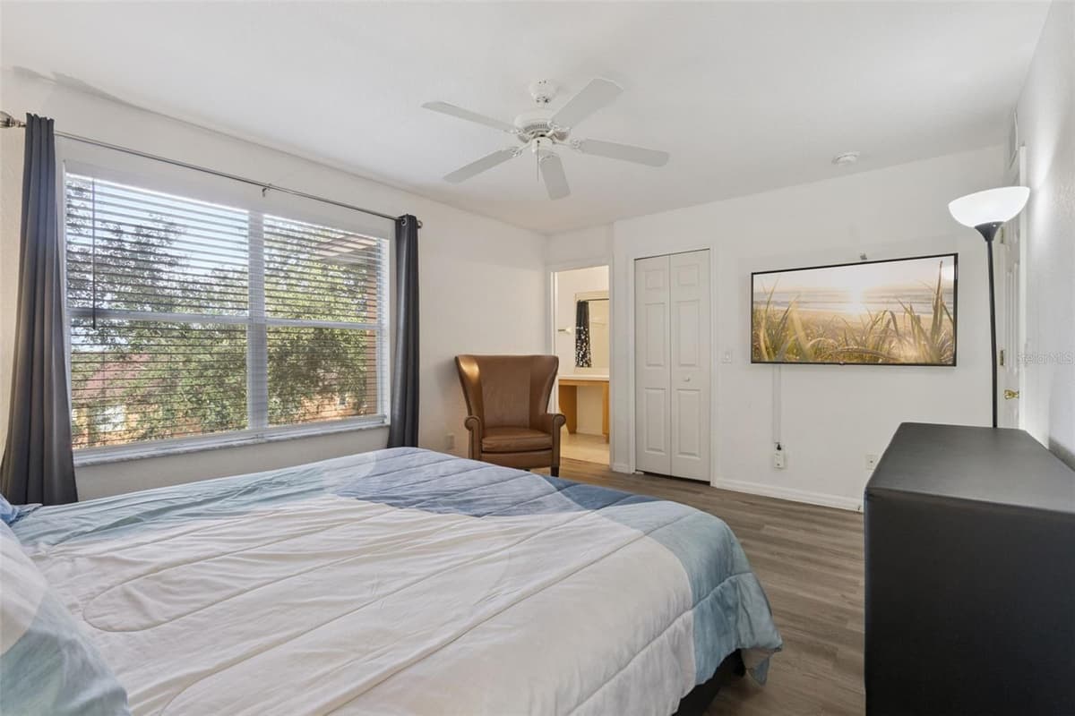 245 CAMBRIA AVENUE — photo 16 of 33