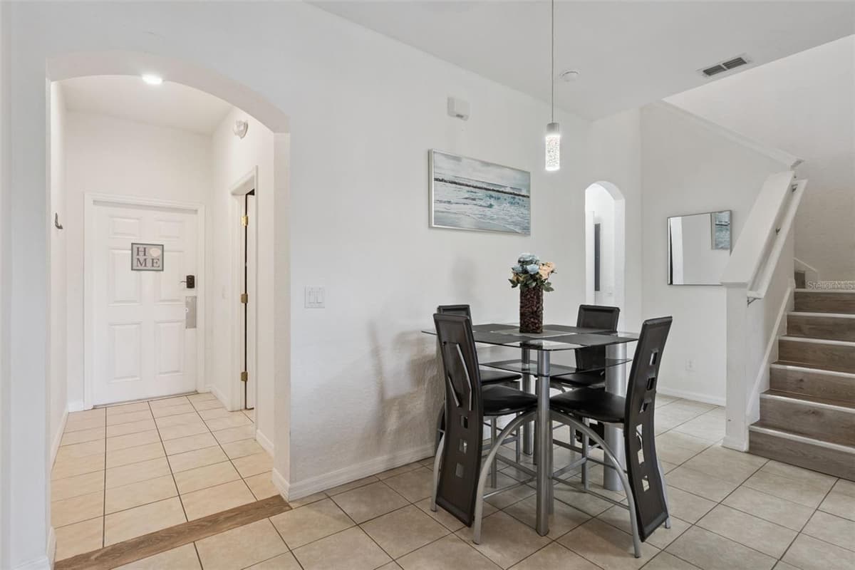 245 CAMBRIA AVENUE — photo 10 of 33