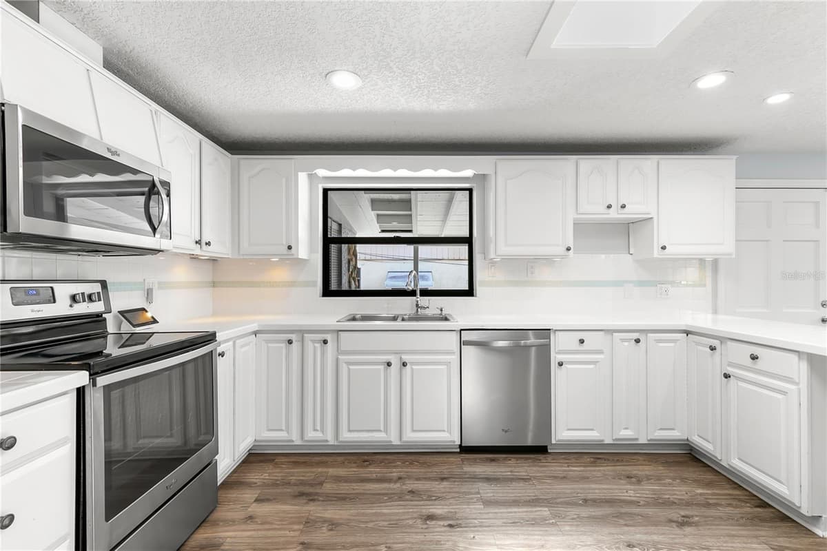 1435 WEGMANN DRIVE — photo 13 of 31