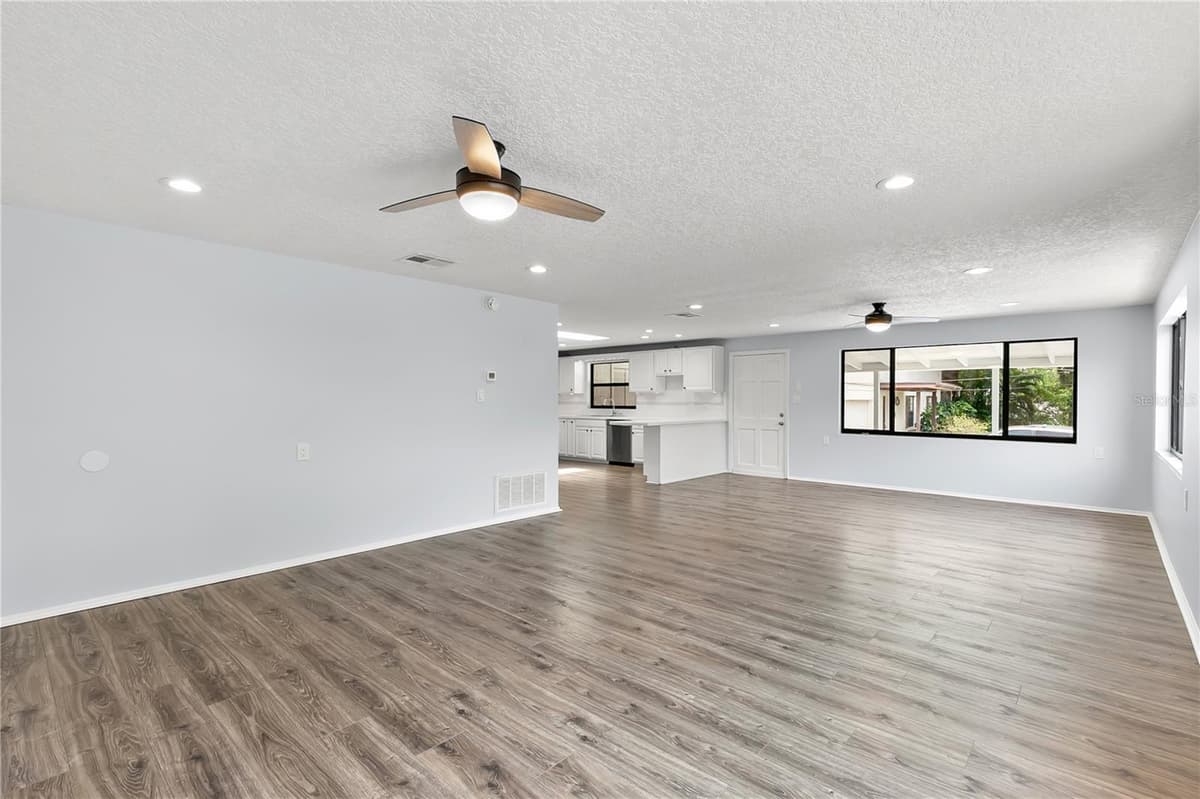 1435 WEGMANN DRIVE — photo 9 of 31