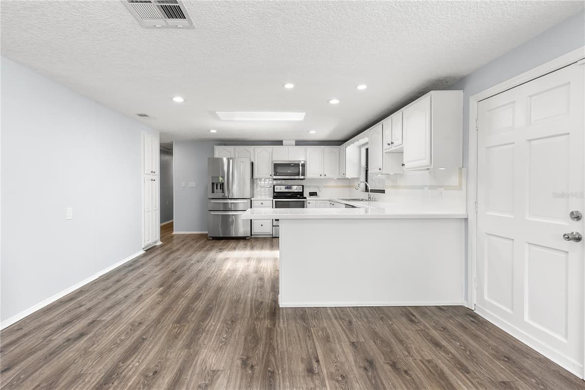1435 WEGMANN DRIVE — photo 10 of 31