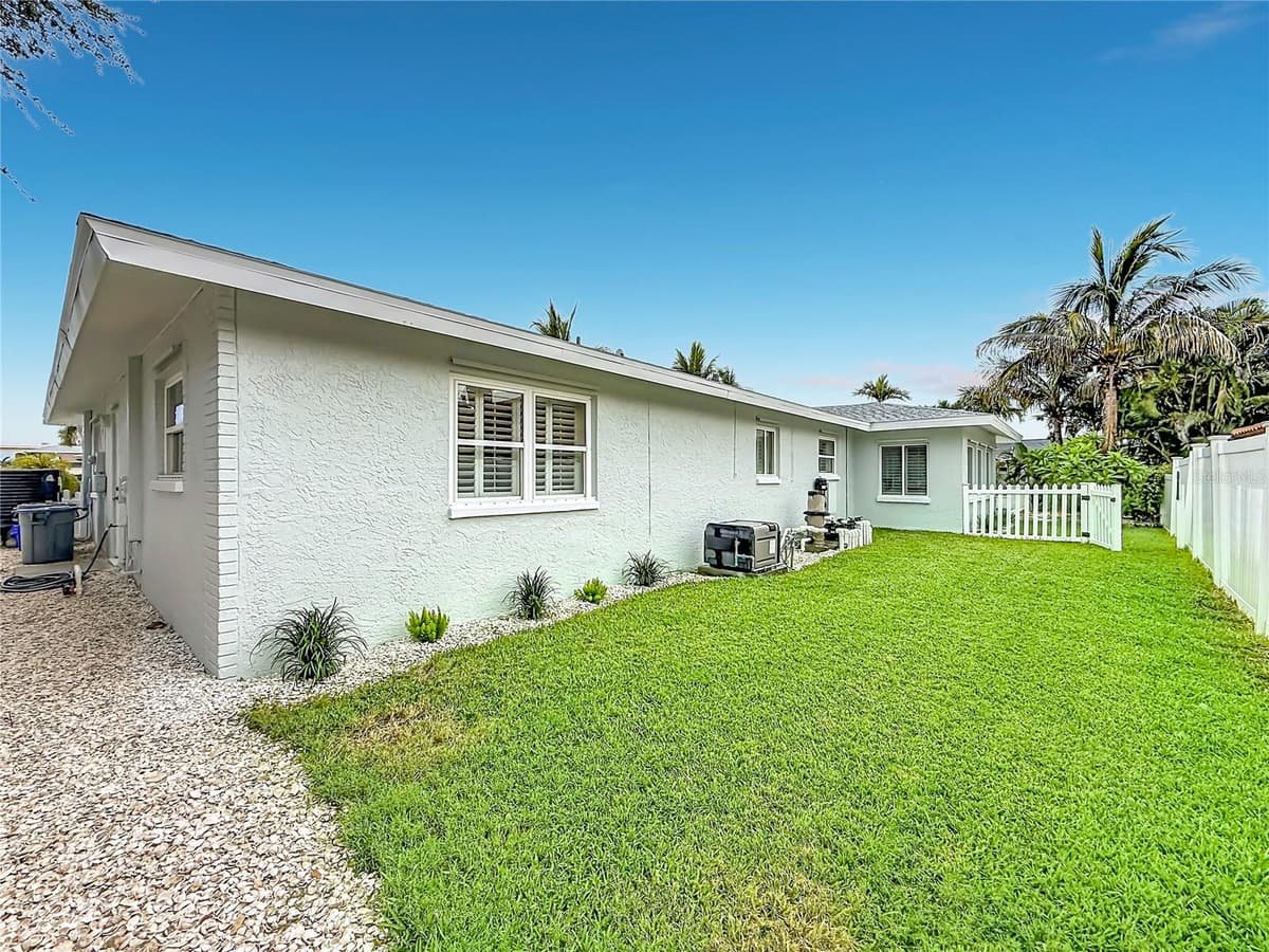 2931 ALTON DRIVE — photo 32 of 40