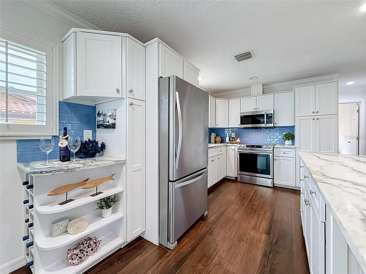 2931 ALTON DRIVE — photo 10 of 40