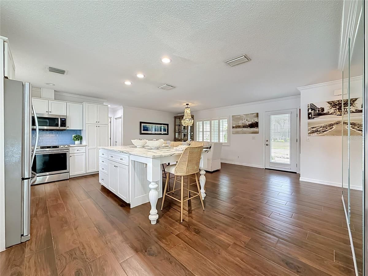 2931 ALTON DRIVE — photo 7 of 40