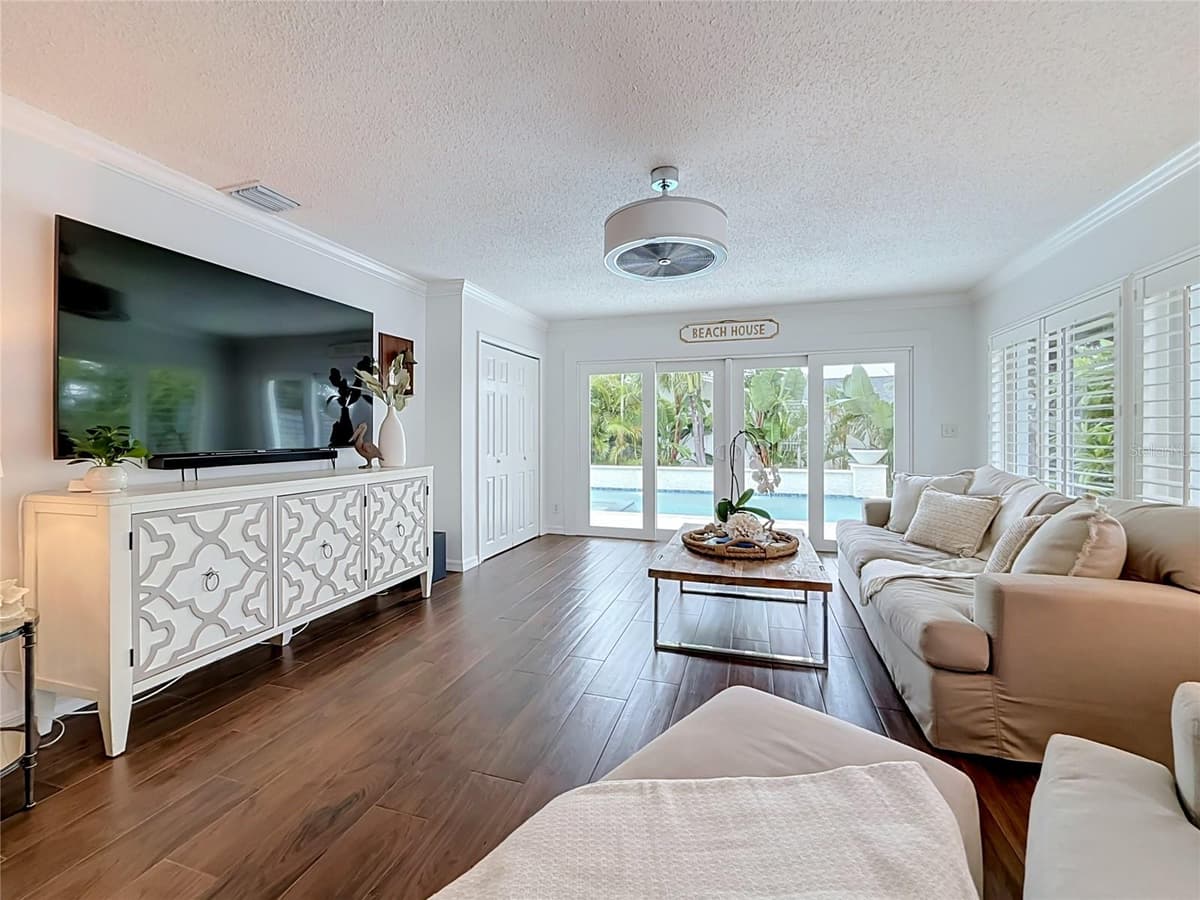 2931 ALTON DRIVE — photo 5 of 40