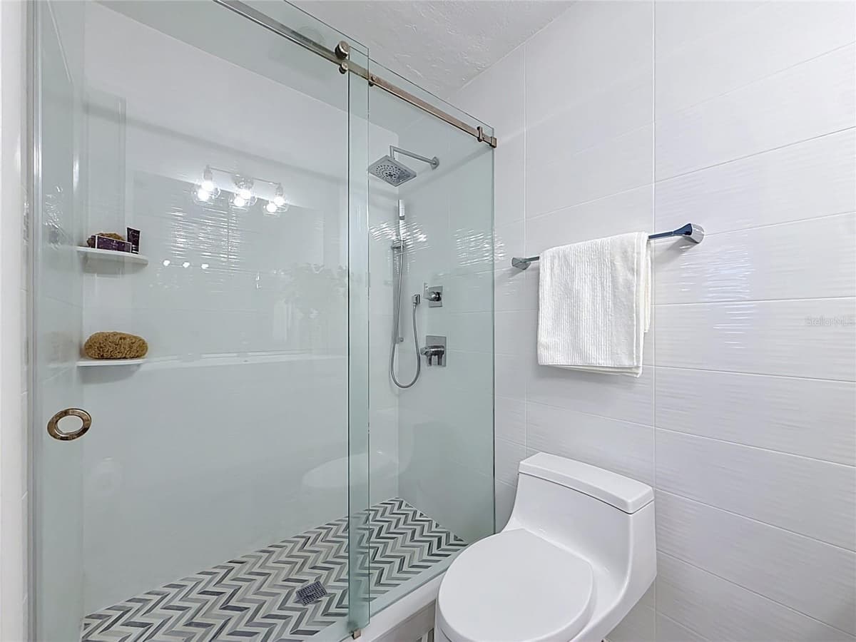 2931 ALTON DRIVE — photo 15 of 40