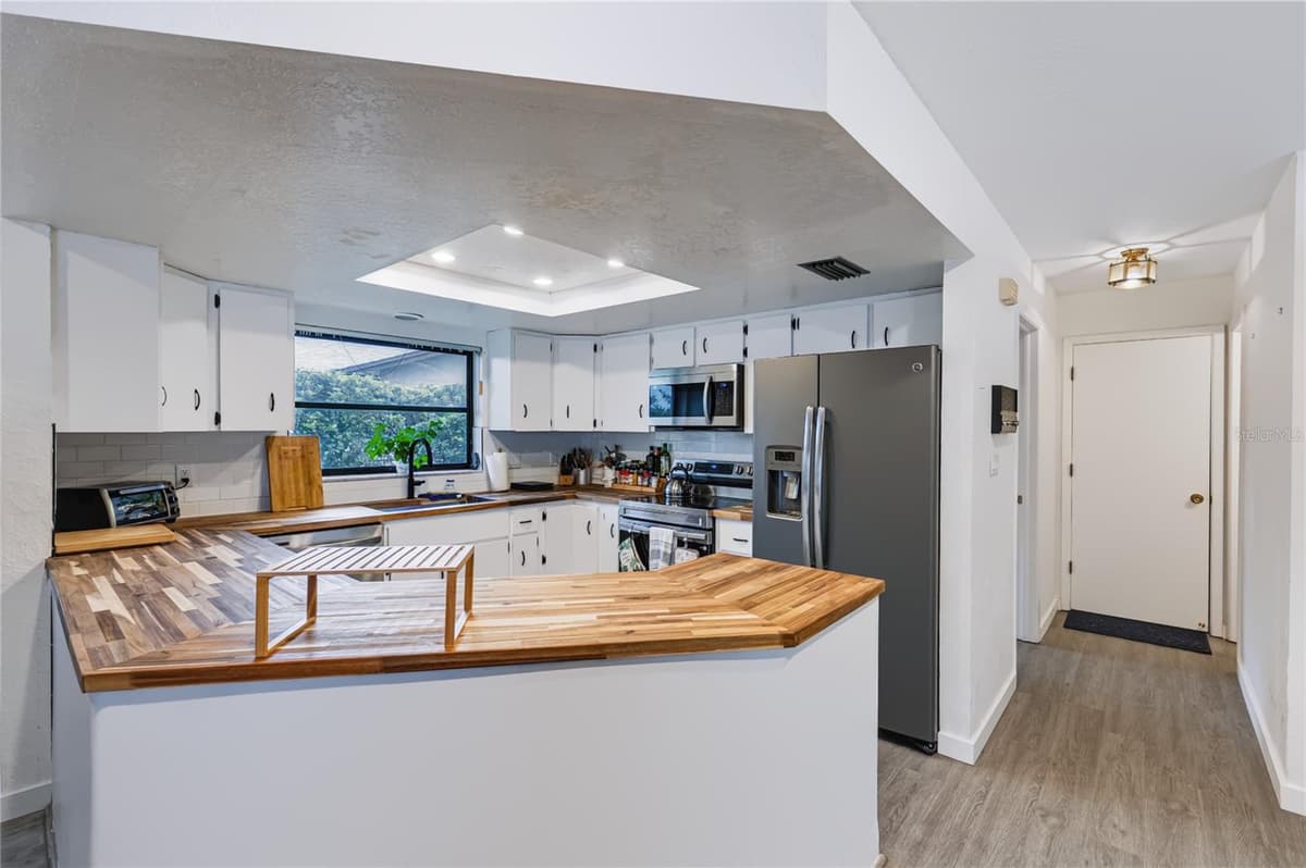 9520 LAKE CHRISTINA LANE — photo 3 of 48