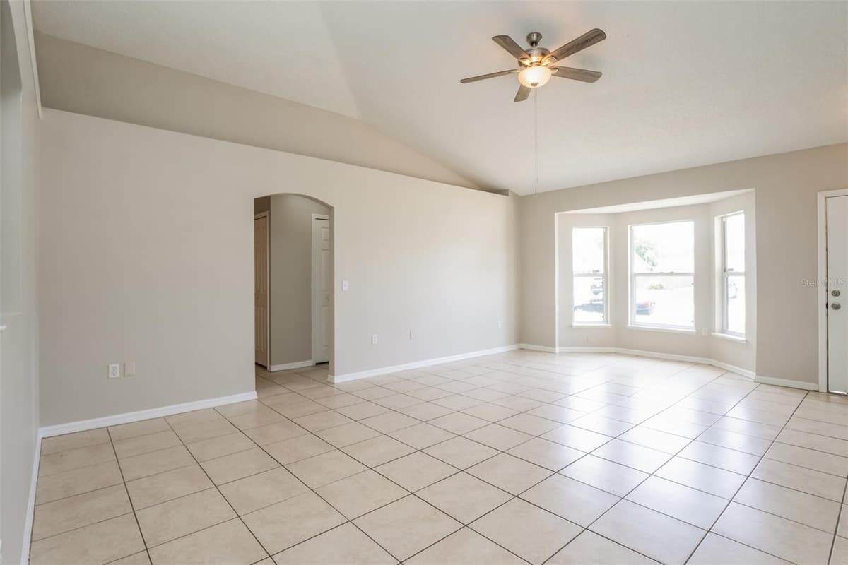 2729 GRAMERCY DRIVE — photo 3 of 21