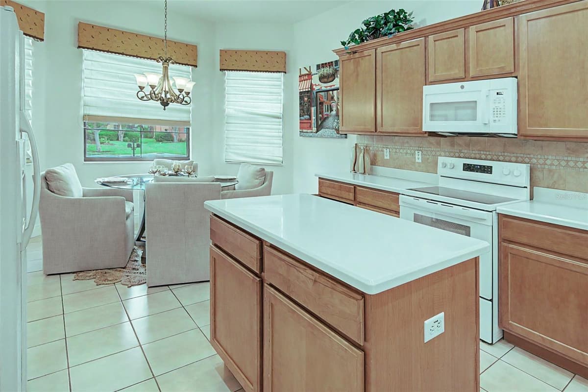 280 INDIAN WELLS AVENUE — photo 10 of 38