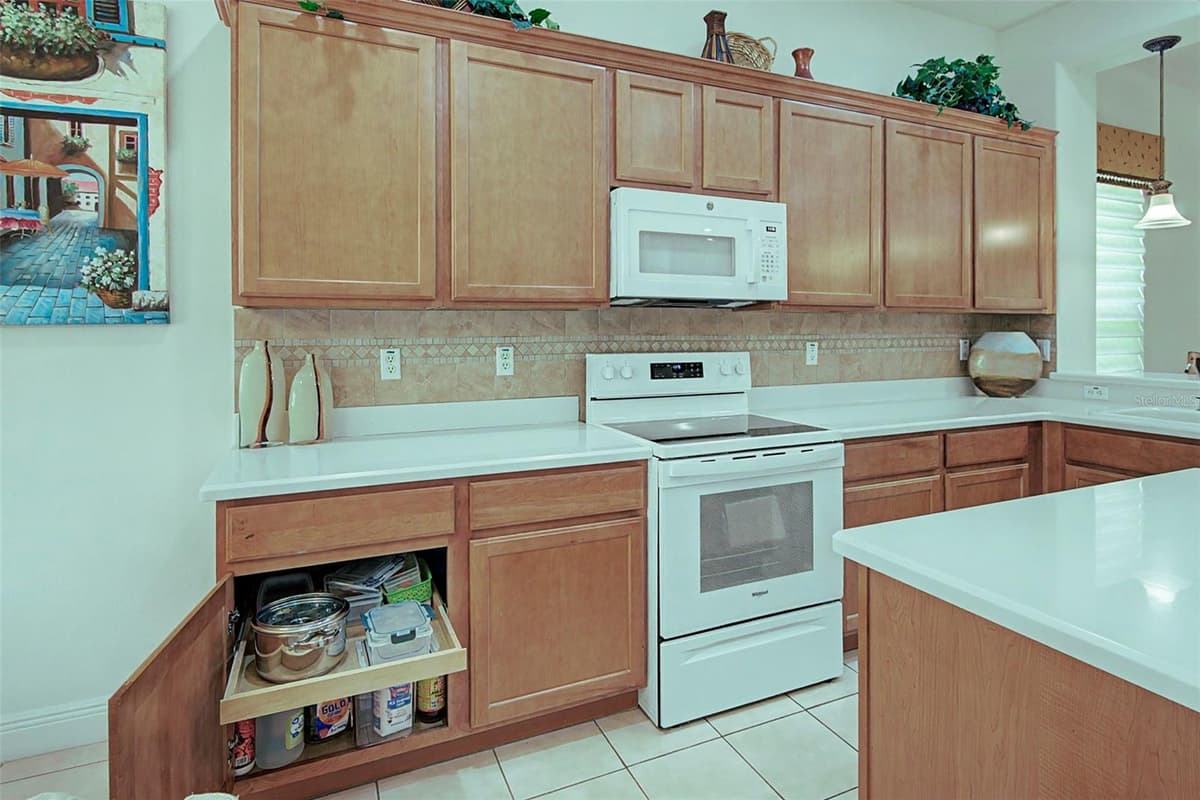 280 INDIAN WELLS AVENUE — photo 11 of 38