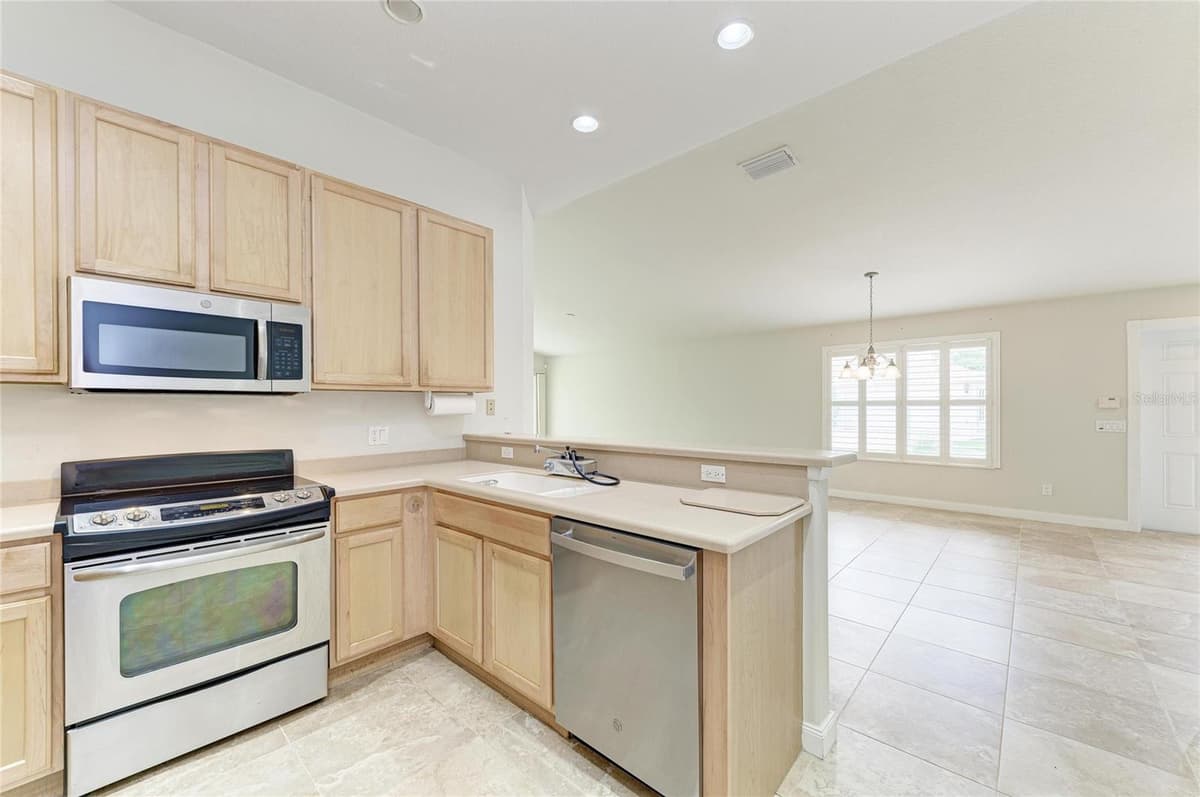 13275 HUERTA STREET — photo 17 of 85