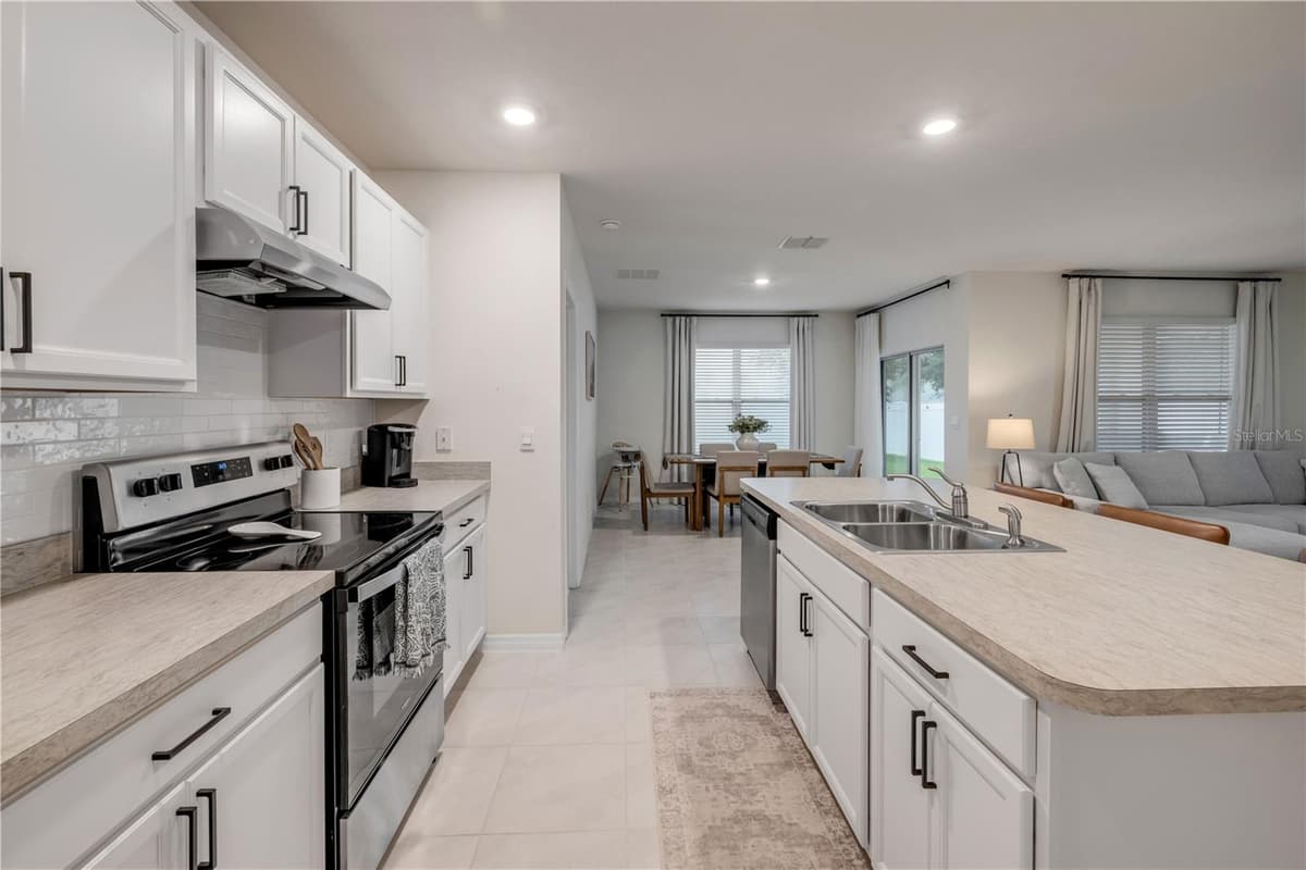 2624 NEVERLAND DRIVE — photo 13 of 44