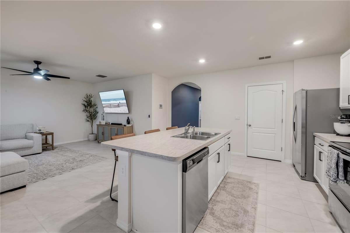 2624 NEVERLAND DRIVE — photo 15 of 44