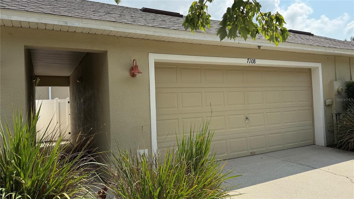 7108 FIVE OAKS DRIVE — photo 5 of 35
