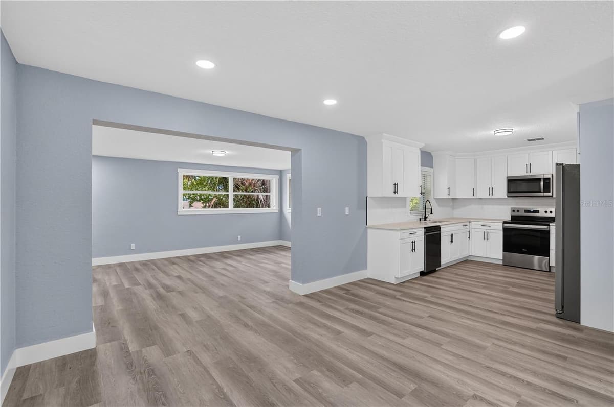 2700 12TH STREET — photo 7 of 32