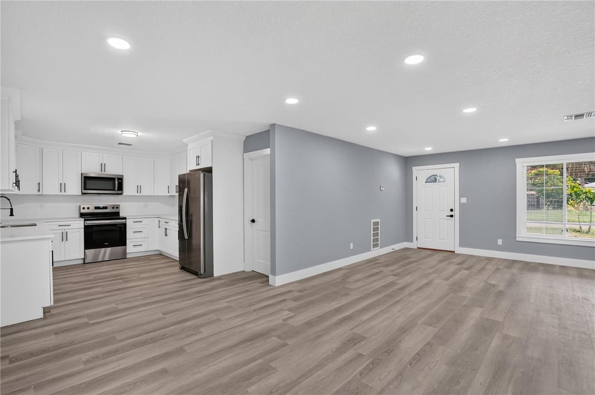 2700 12TH STREET — photo 5 of 32