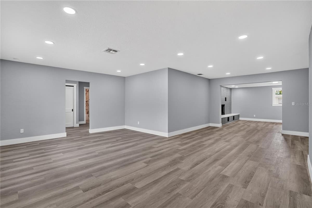 2700 12TH STREET — photo 4 of 32