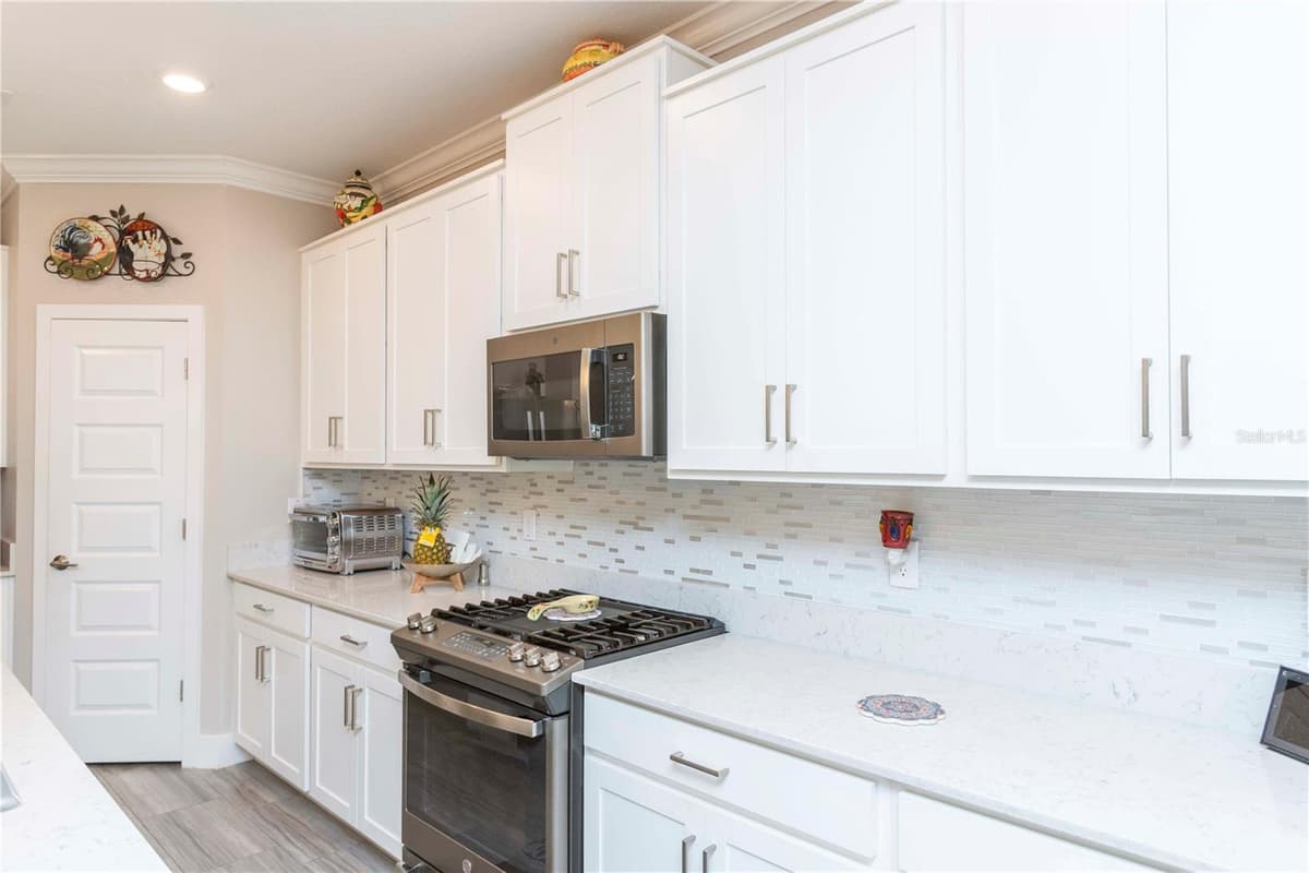 8585 WINNING FIELDS ROAD — photo 16 of 64