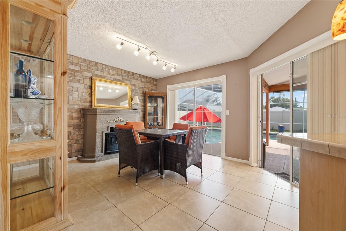 38 WESTMOUNT LANE — photo 14 of 41