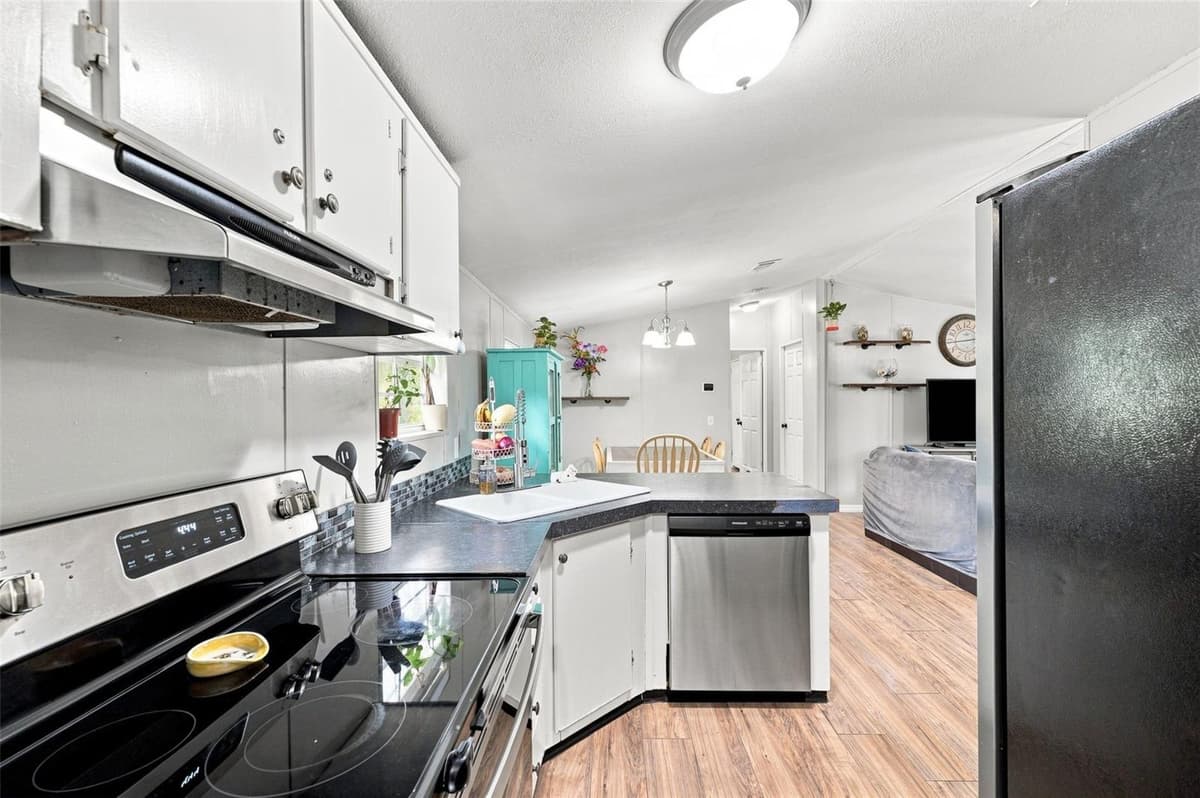 18051 PORSCHE PLACE — photo 15 of 35