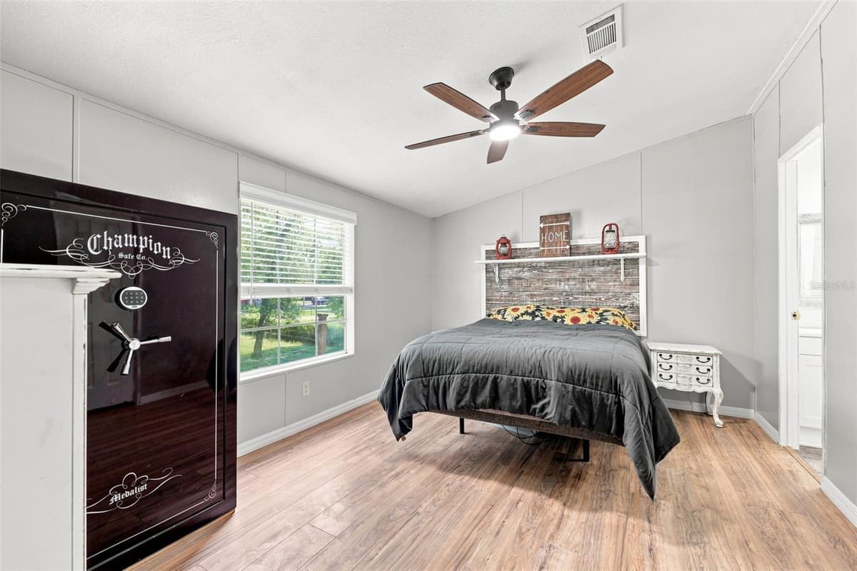 18051 PORSCHE PLACE — photo 16 of 35