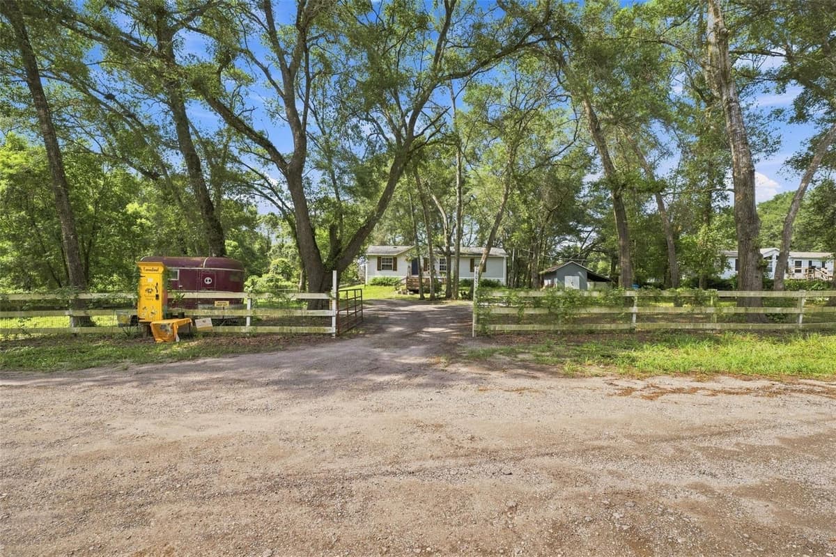 18051 PORSCHE PLACE — photo 3 of 35