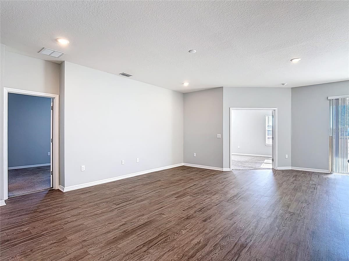 840 SYDNEY STREET — photo 4 of 52