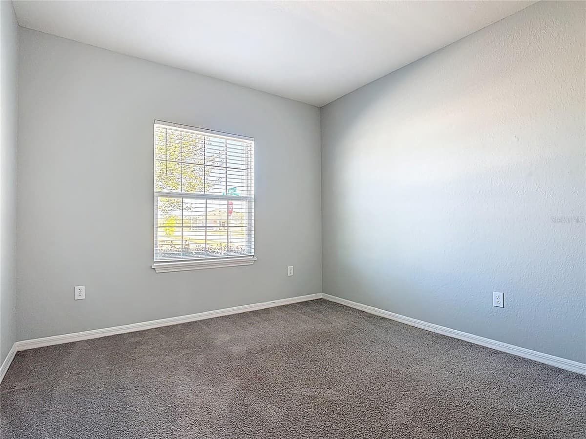 840 SYDNEY STREET — photo 13 of 52